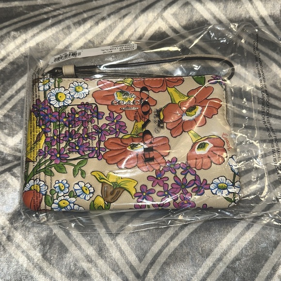 Coach Corner Zip Floral Wristlet - Picture 5 of 7